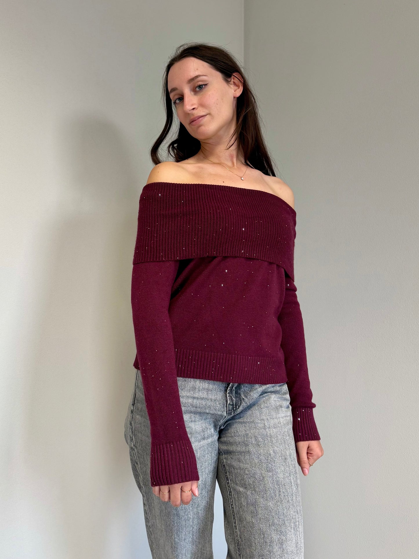 Maglione Bordeaux con Paillettes e Spalle Scese