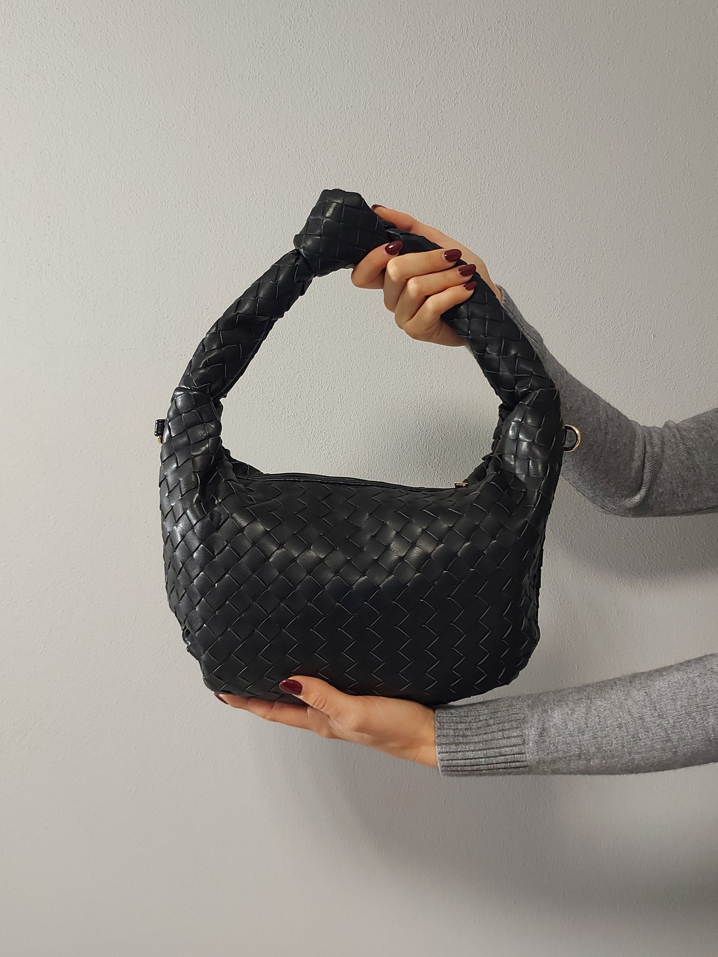 Borsa a Spalla Nera con Nodo e Tracolla Rimovibile