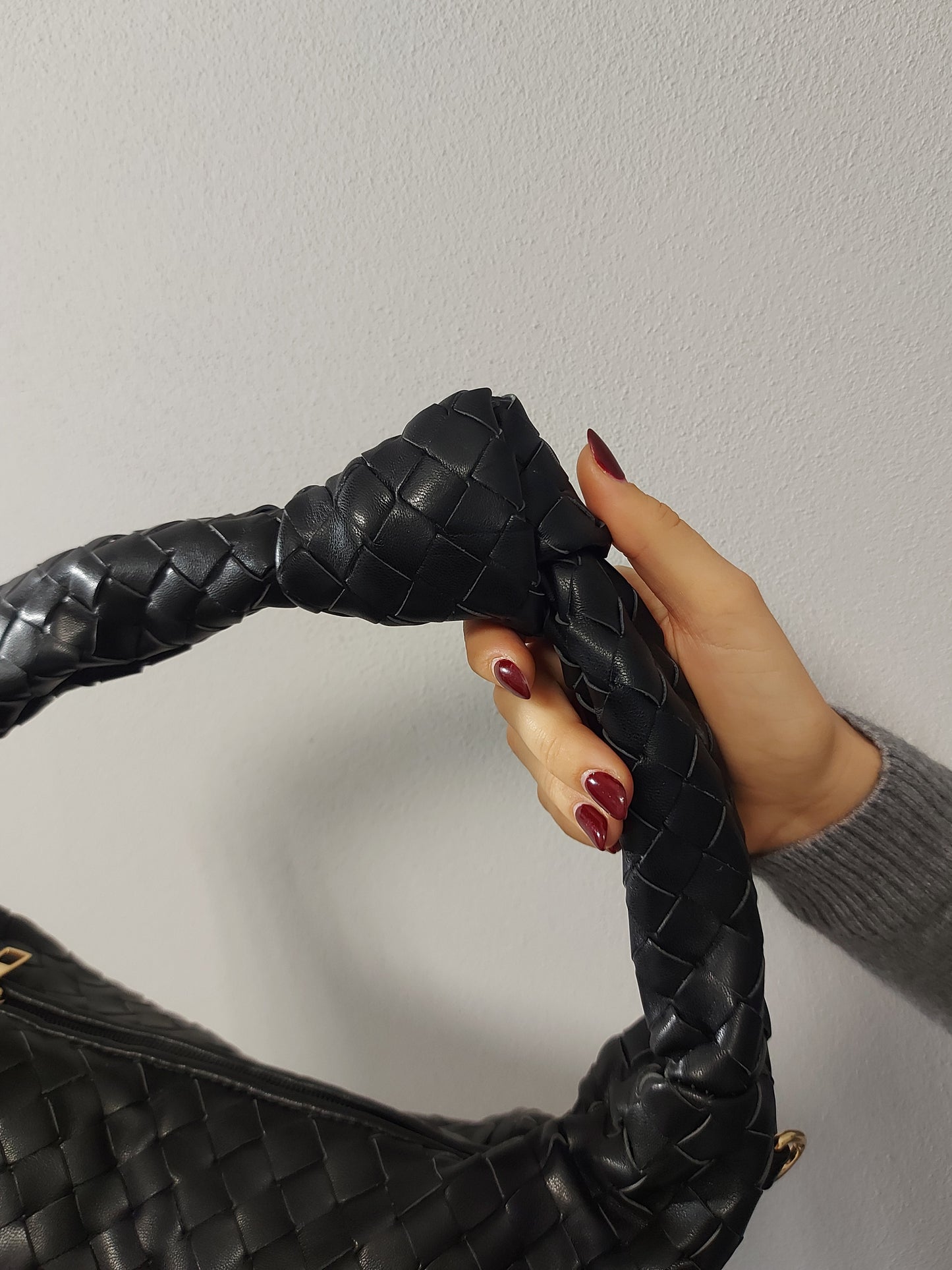Borsa a Spalla Nera con Nodo e Tracolla Rimovibile