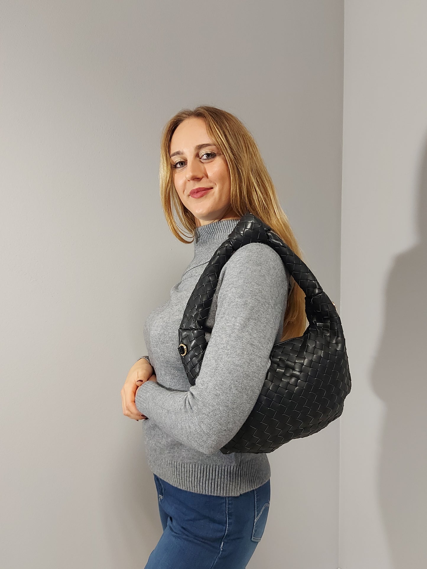 Borsa a Spalla Nera con Nodo e Tracolla Rimovibile