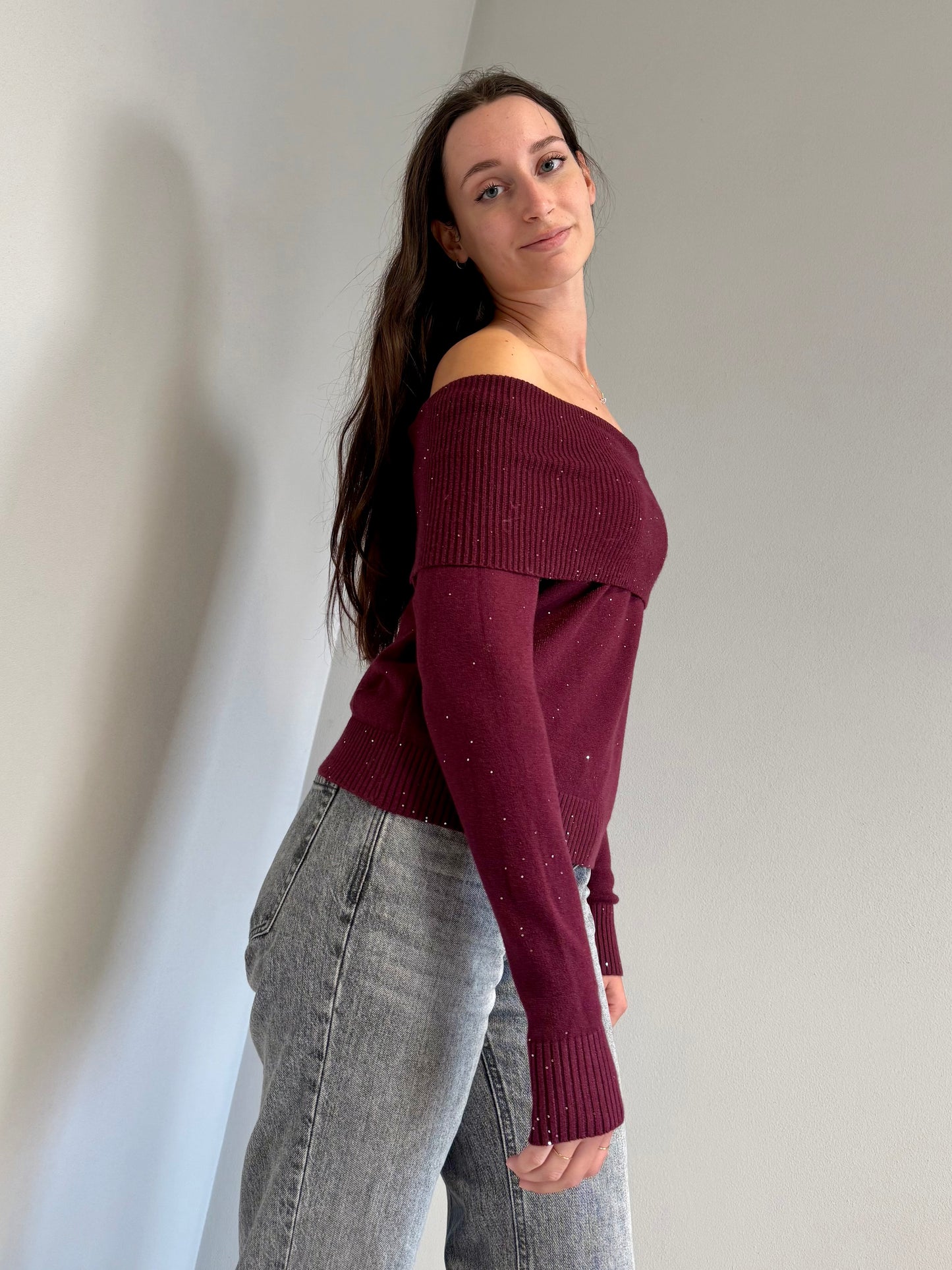 Maglione Bordeaux con Paillettes e Spalle Scese