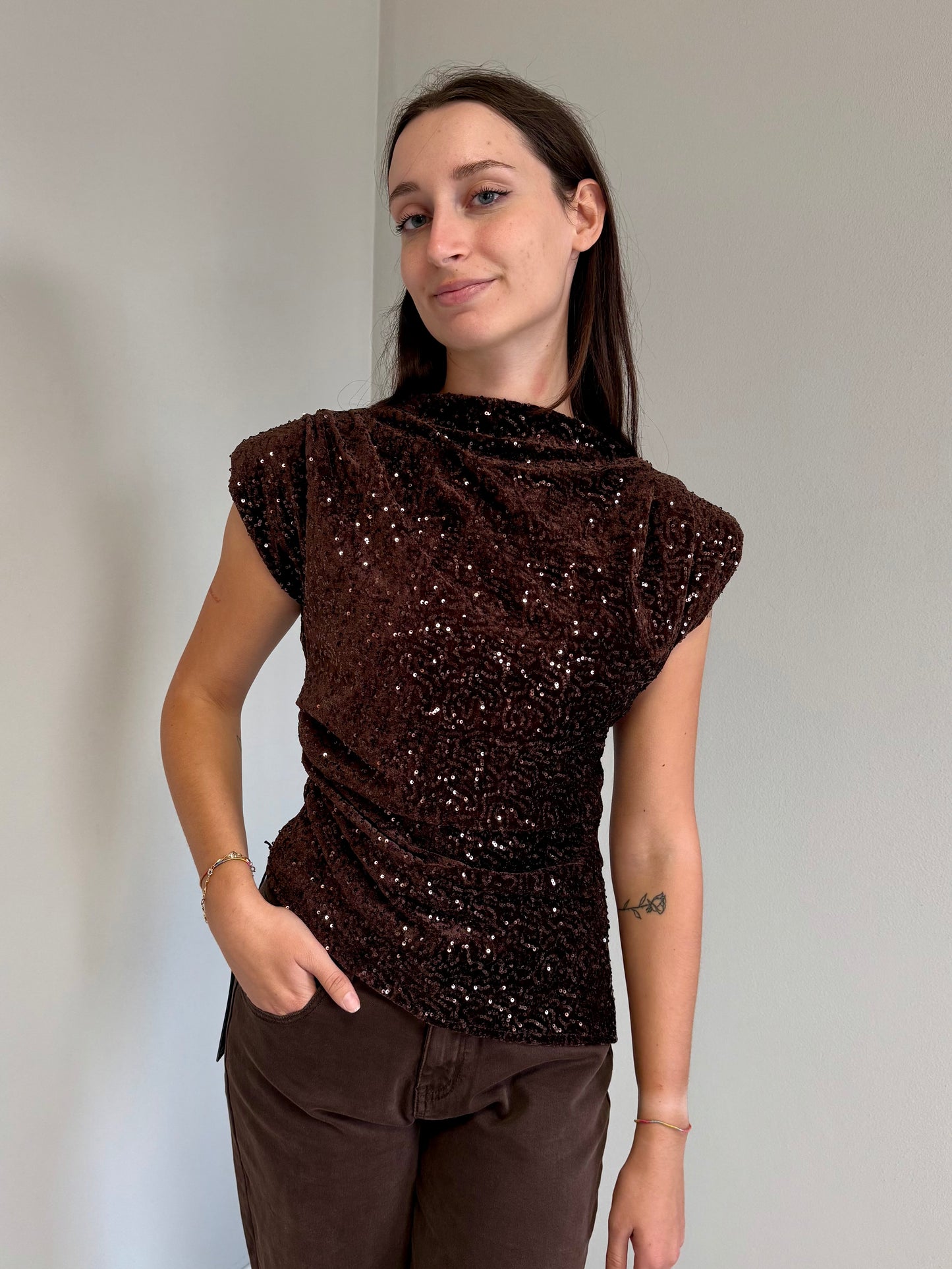 Top con Spalline e Paillettes Marrone