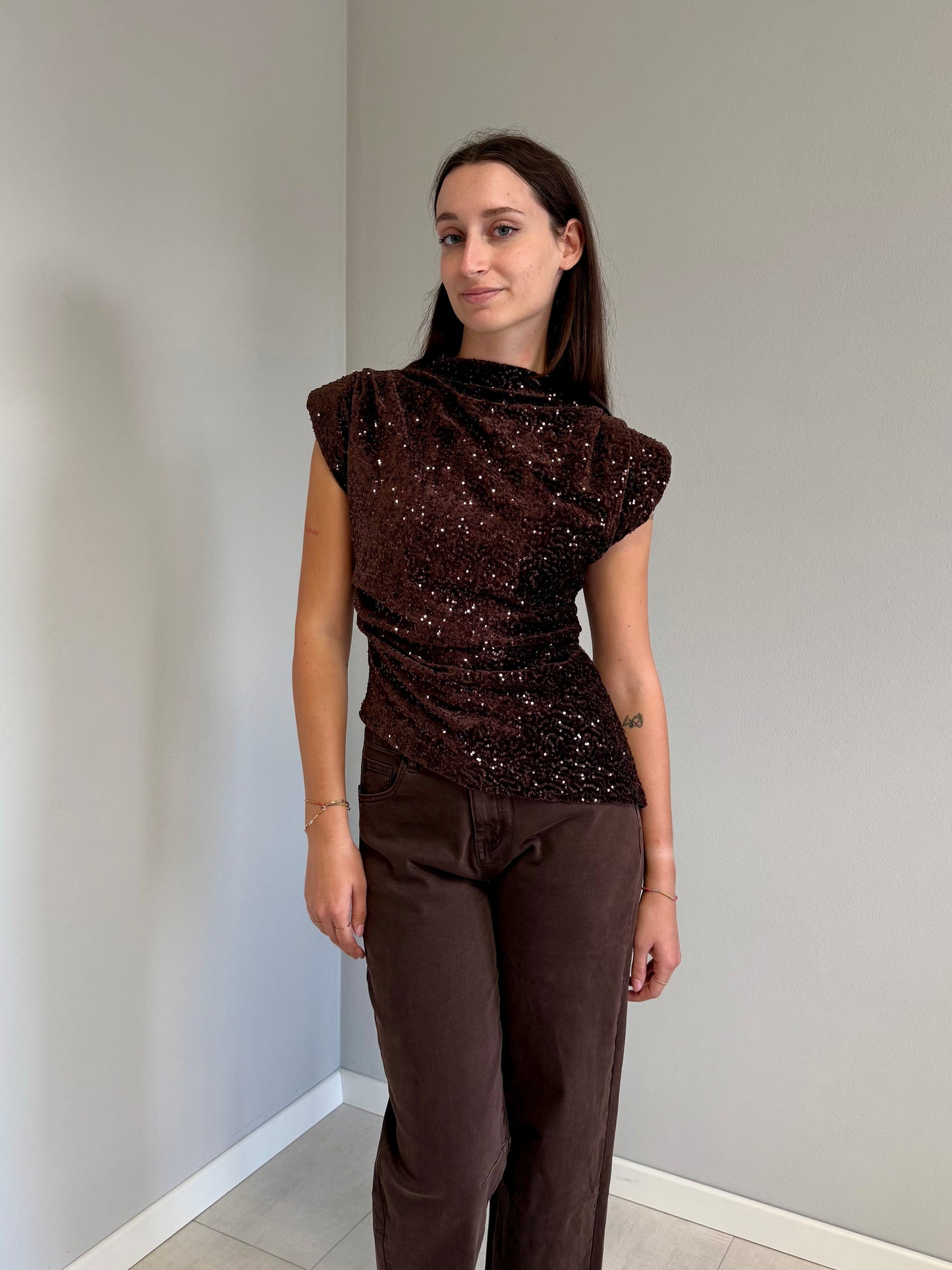 Top con Spalline e Paillettes Marrone