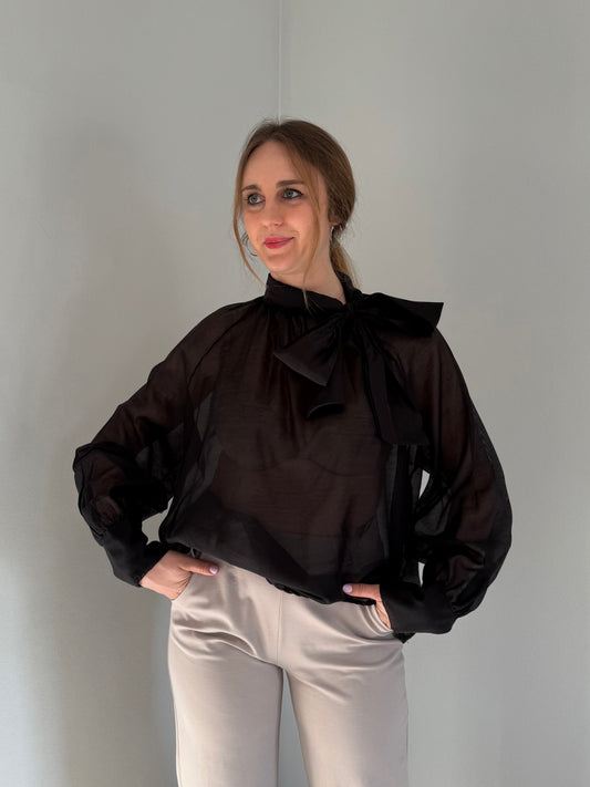Camicia Nera con Maxi Fiocco