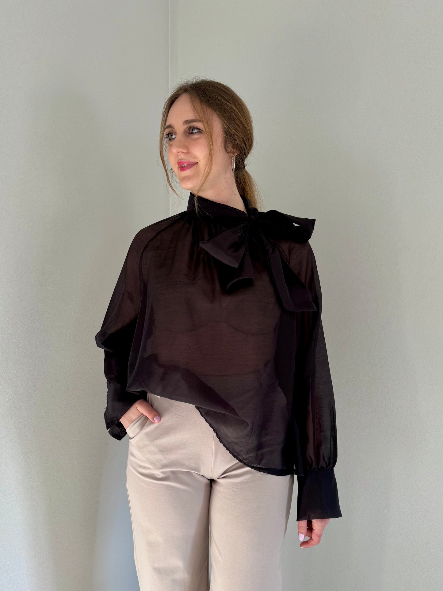 Camicia Nera con Maxi Fiocco