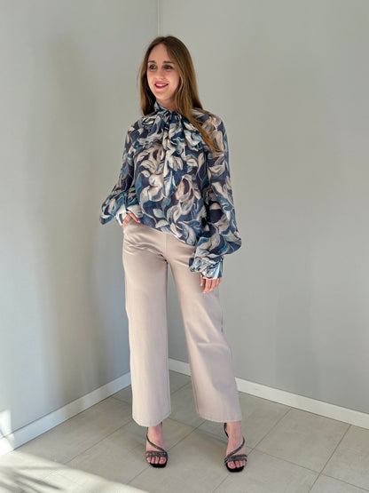 Blusa a Fiori Blu con Fiocco