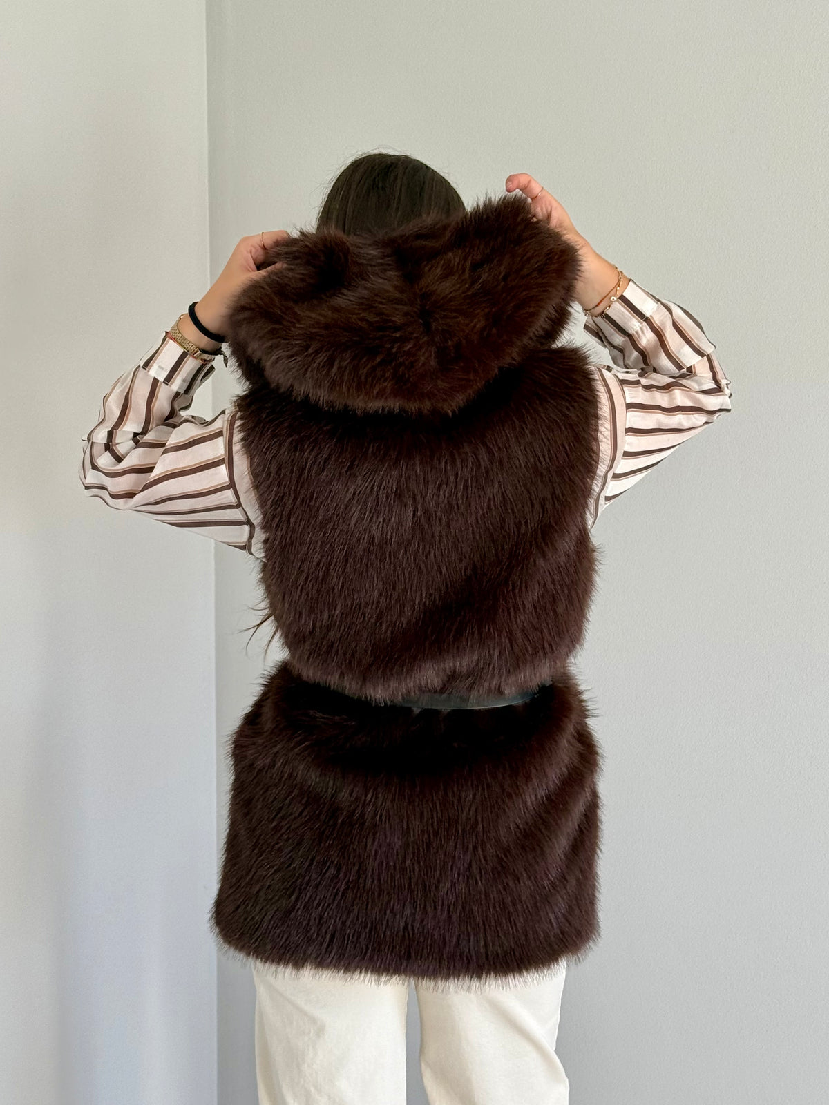 Gilet in Simil Pelliccia con Cappuccio