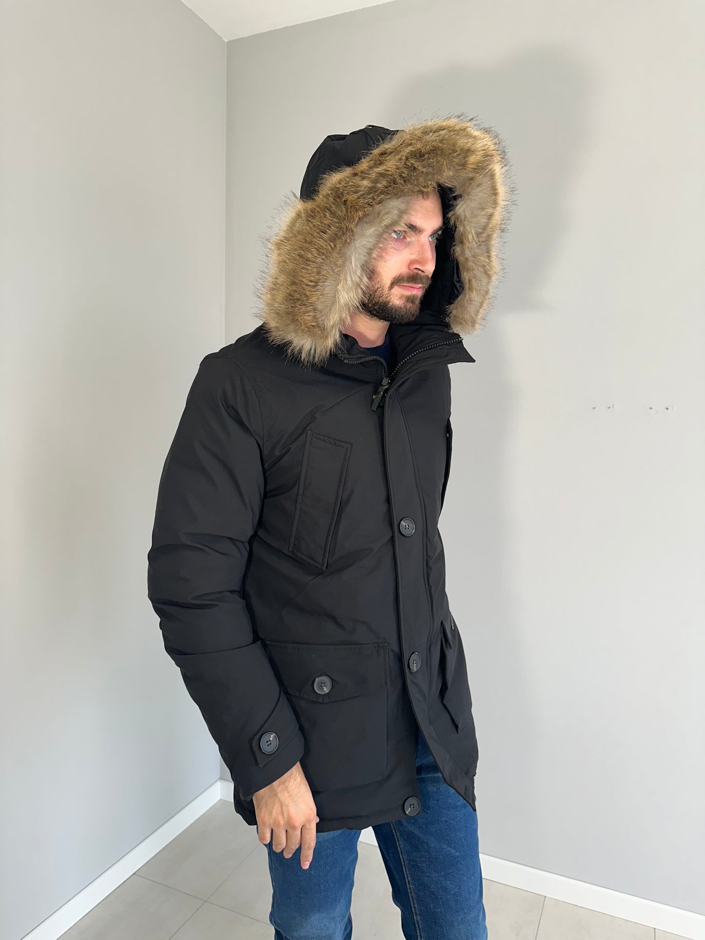 Giubbotto Nero Brugi con Cappuccio di Pelo e Tasche CY46