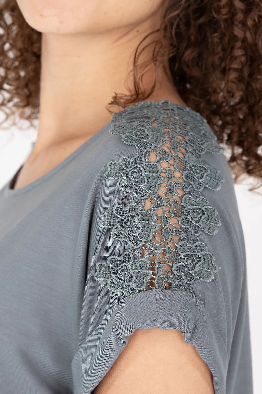 T-Sìshirt in Viscosa con Pizzo Brugi C85U