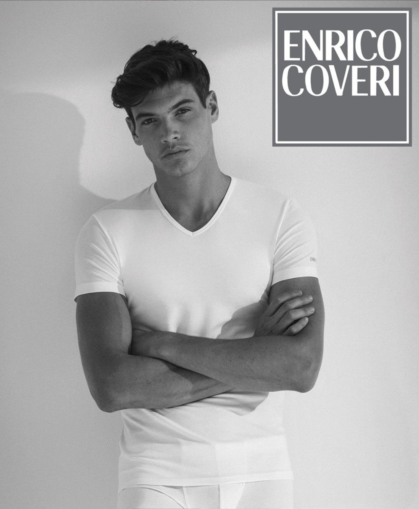 T-Shirt Scollo a "V" Enrico Coveri ET1001